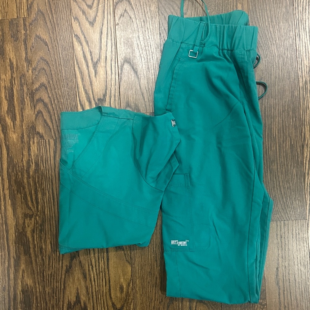 Green scrubs from Grey’s Anatomy by Barco in XS